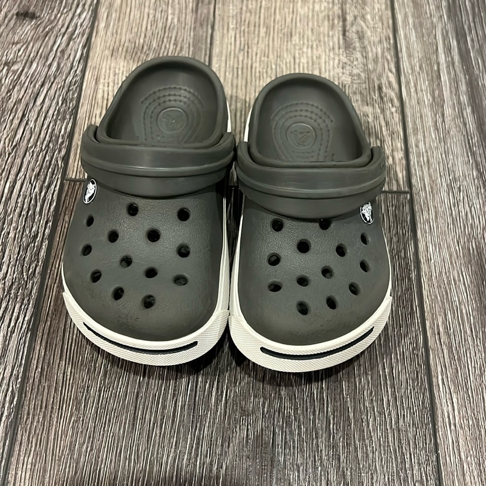 6/7c Crocs